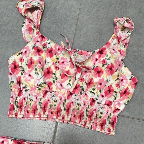 Crop Top and Skirt 2pc set - Picture 2 of 3